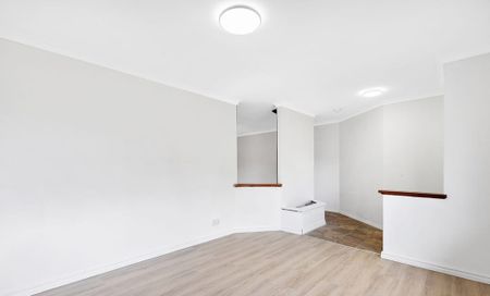 16 Daley Close, Atwell WA 6164 - Photo 3