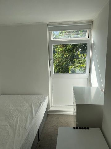 Room in a Shared Flat, Exford Court, SW11 - Photo 4