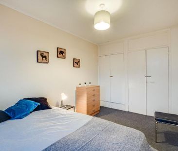 3 bedroom flat to rent - Photo 5