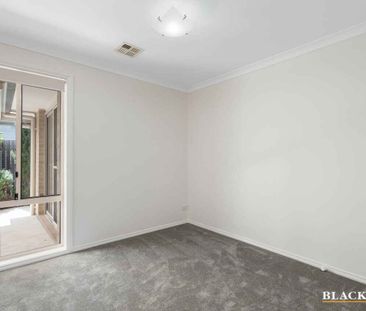 Immaculate family home... - Photo 2