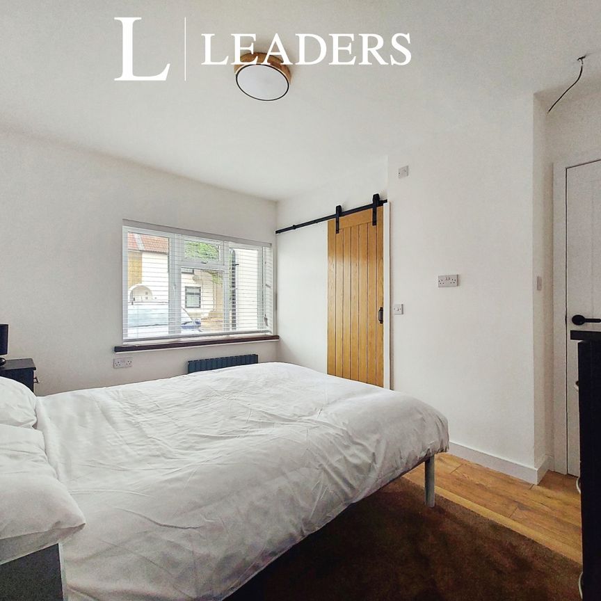 4 bedroom house to rent Hedingham Road, RM8 - Photo 1