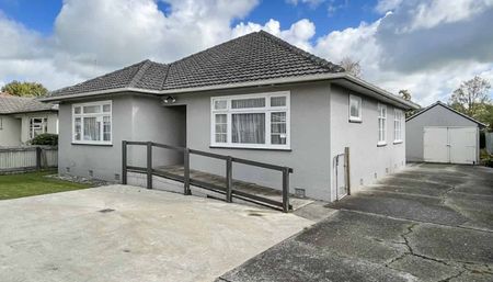 TAKARO- 3 BEDROOMS - Photo 5