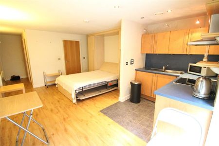 Studio to rent - Photo 2