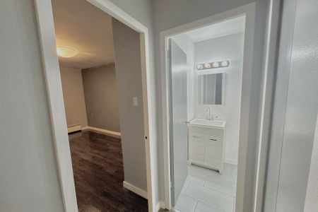 For Lease - 635 Wonderland Road Unit# 9, London South, Ontario - Photo 2