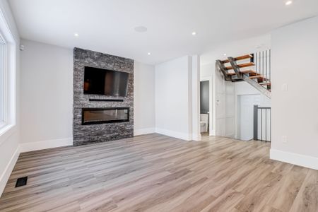 For Lease - 4212 Credit Pointe Drive, Mississauga, Ontario - Photo 2