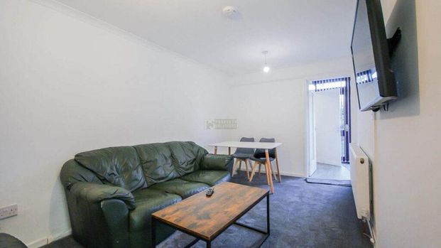 4 bedroom terraced house to rent - Photo 1