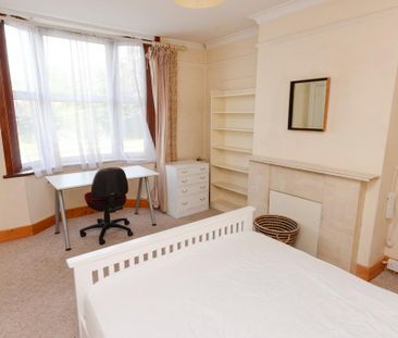 5 bedroom semi-detached house to rent - Photo 4