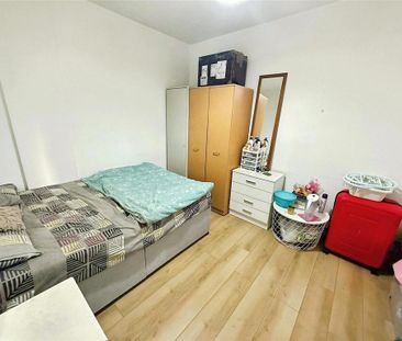 3 bedroom flat to rent - Photo 6