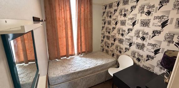 4 bedroom terraced house to rent - Photo 2