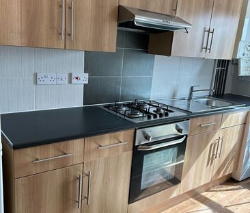 4 Bed Flat, Whiteladies Road, BS8 - Photo 3