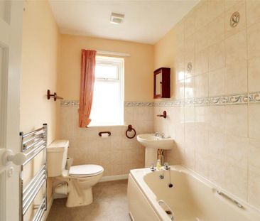 3 bedroom semi-detached house to rent - Photo 5