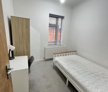 5 bedroom semi-detached house to rent - Photo 3