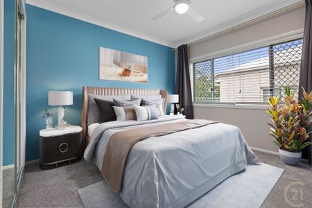 Beachfront Luxury Home in Prime Waterfront Location - 6 Month Lease Only - Photo 4