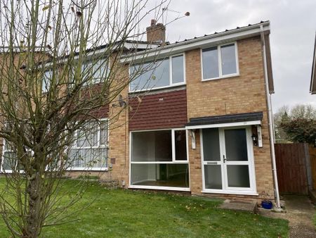 3 bedroom end of terrace house to rent - Photo 2