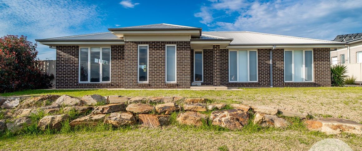 2/82 Barmedman Avenue, Gobbagombalin NSW 2650 - Photo 1