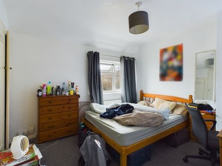 6 Bed Semi-Detached House, Hillside, BN2 - Photo 5