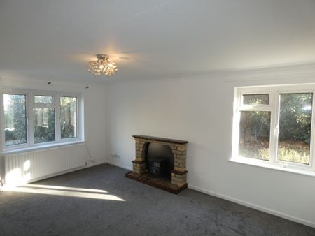 4 bed Detached - To Let - Photo 3