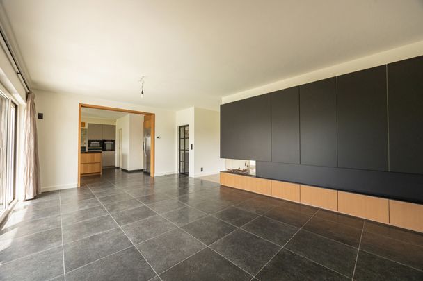 Villa met 3 slpk, dubbele garage en verwarmd zwembad - Photo 1
