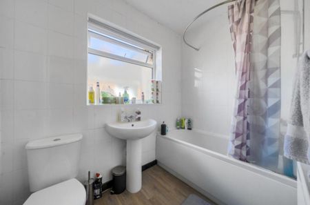 1 bedroom in a house share to rent - Photo 4