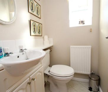 4 bedroom detached house to rent - Photo 4
