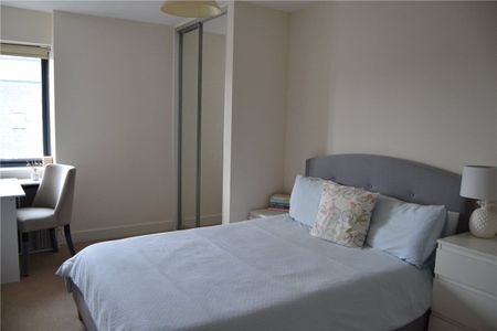 Top floor apartment with rooftop views over Newbury, in the heart of the town centre - Photo 3