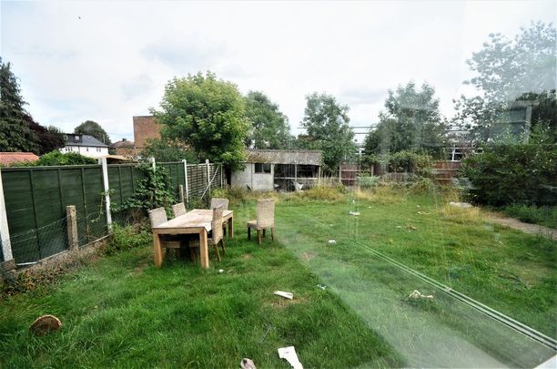 4 bedroom end of terrace house to rent - Photo 1