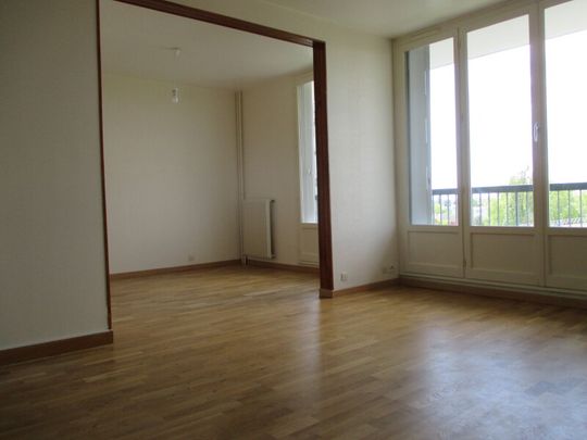 Location Appartement 3 pièces 71m² FLEURY LES AUBRAIS 45400 - Photo 1