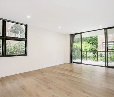 Stylish and Luxurious One Bedroom Apartment with Separate Study - Photo 6