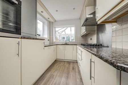 3 bedroom semi-detached house to rent - Photo 3