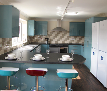 West Wycombe Road Room 1 - Photo 1