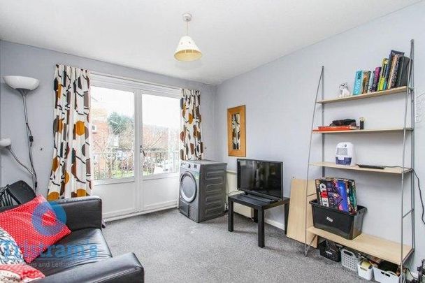 2 bedroom house share to rent - Photo 1