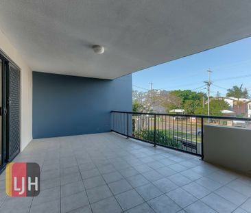 WALKING DISTANCE TO WATER'S EDGE ! - Photo 5