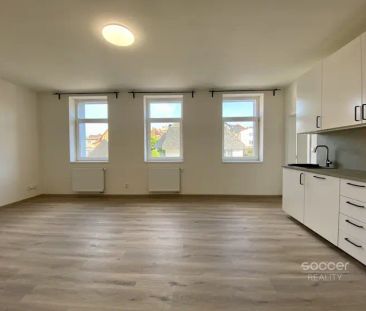 Příjemný byt po rekonstrukci s parkovacím místem a zahradou. - Photo 3