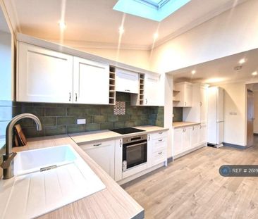 3 bedroom semi-detached house to rent - Photo 3