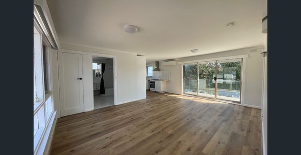 BEACH LIFESTYLE WITH AMAZING BAY VIEWS! - Photo 1