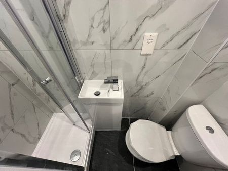 Horley 0 bedroom house share to rent - Photo 3