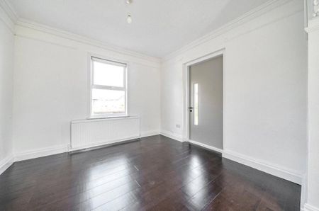 4 bedroom detached house to rent - Photo 4