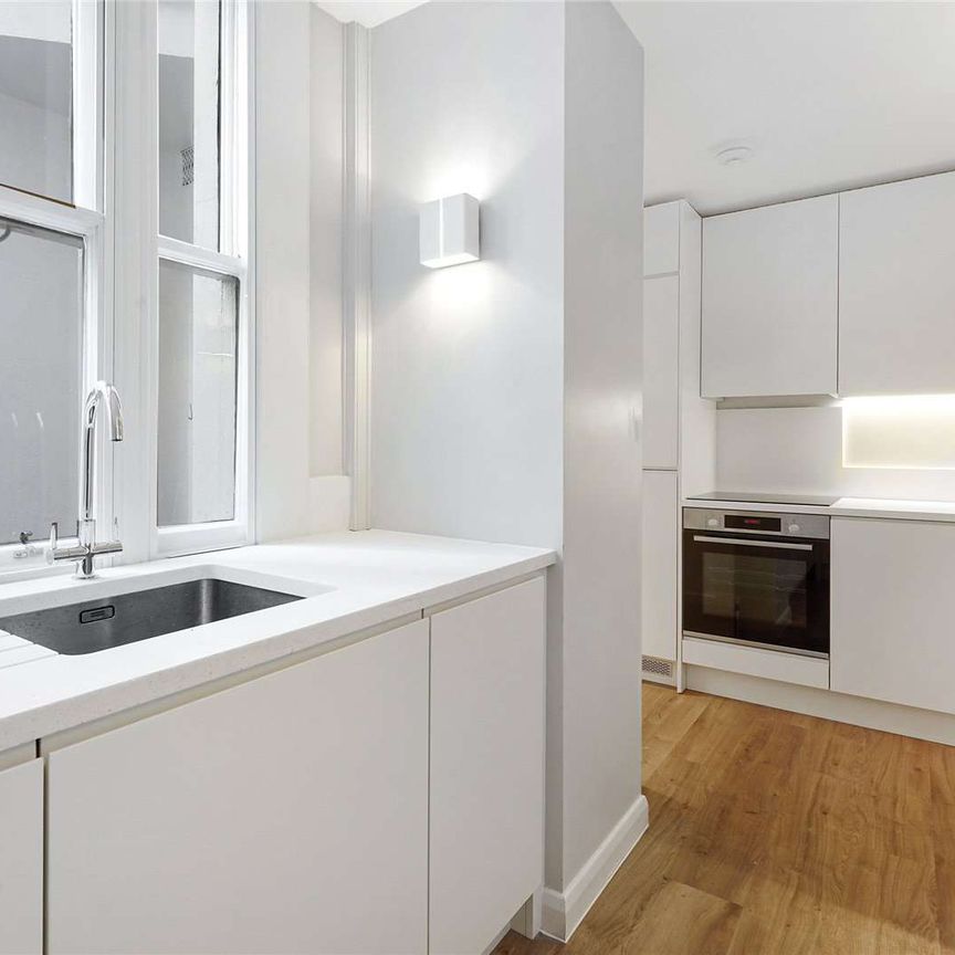 Brilliant studio flat in South Kensington located in a prime position. - Photo 1