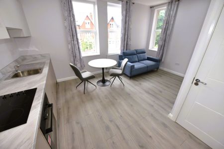 2 bedroom Flat in Cardigan Road, Leeds - Photo 4