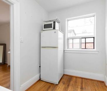 492 MONTROSE AVE. UNIT 11 - Studio/1Bath, Steps from TTC, *UTLS FREE* - Photo 3