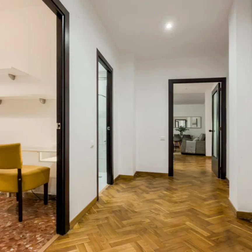 5-bedroom apartment for rent in el Putget i Farró, bills included - Foto 1
