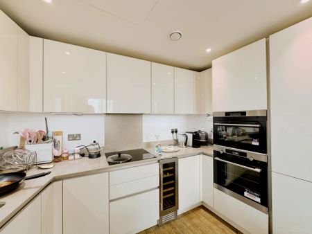 2 Bedroom 2 Bathroom Flat 171 - Photo 4