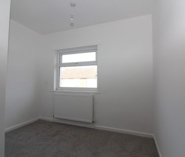 3 Bedroom Mid Terraced House - Photo 6