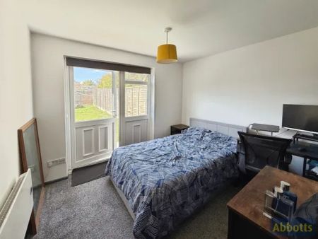 Firs Court, Basildon - Photo 5
