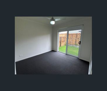 Cozy 2 Bedroom Duplex - Low Maintenance - Photo 3