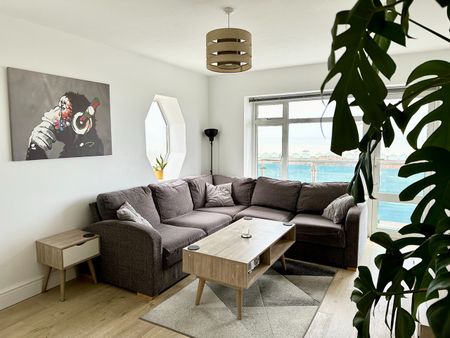 3 Bed Flat, Langdale Court, BN3 - Photo 2