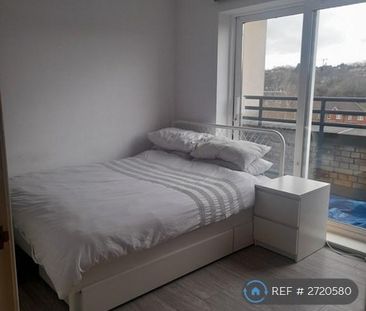 1 bedroom penthouse to rent - Photo 2