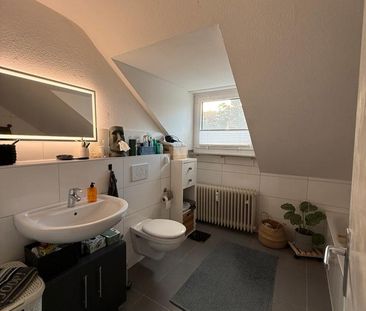 2-Zimmer-Dachgeschosswohnung in Bergisch Gladbach - Photo 2