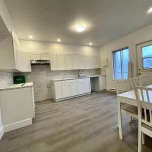 Villeray - 5 1/2 Avec Parking -Septembre - Photo 2