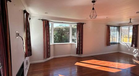 Bright, Sunny and Close to Town! - Photo 2